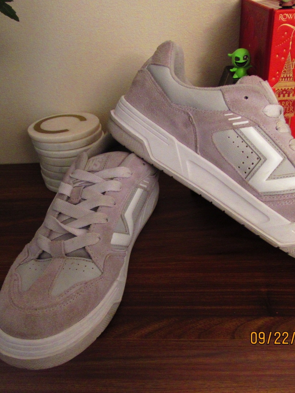 Vans Suede Lace-Up Sneakers - Light gray